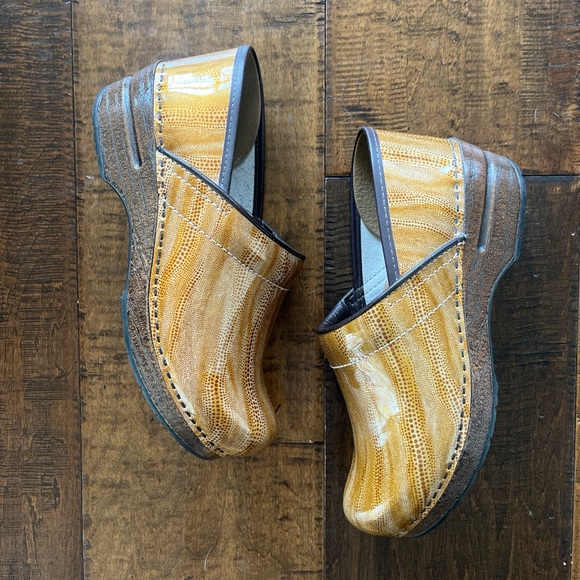 Dansko Golden Honey Patent leather professional clogs EU 39 US 8.5 - Picture 2 of 7